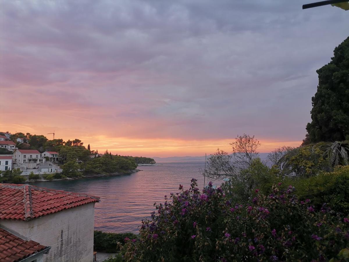 Sunset By The Sea Apartment Splitska Exterior foto
